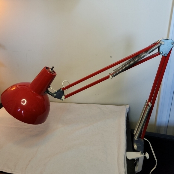 Vintage Luxo red articulated desk lamp - Picture 2 of 13